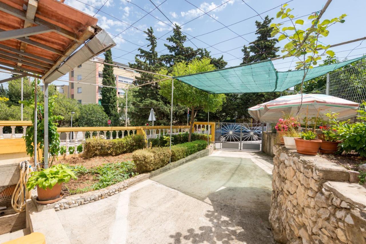 Petite Apartment Split Exterior photo